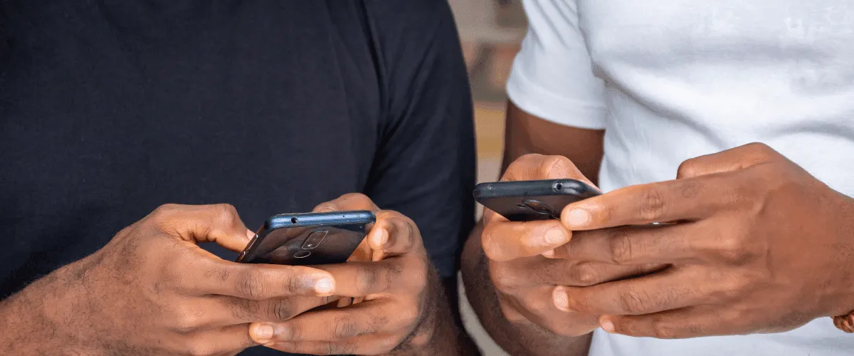 Anonymity vs. Authenticity: How Much to Share in Random Chat